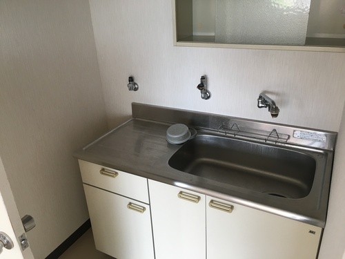 カフェスタイルの事務所へ一新