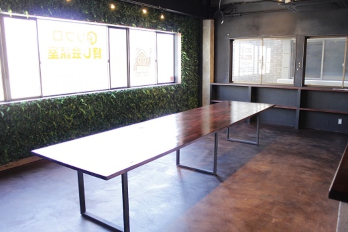 カフェスタイルの事務所へ一新