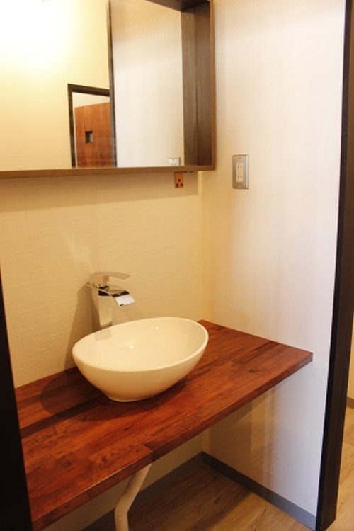 カフェスタイルの事務所へ一新