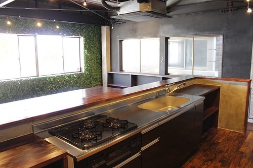 カフェスタイルの事務所へ一新