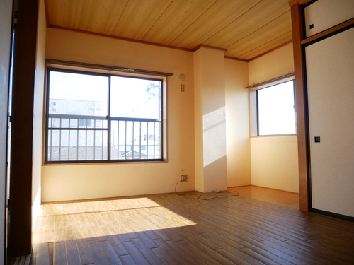 ポイントカラーで明るいお部屋