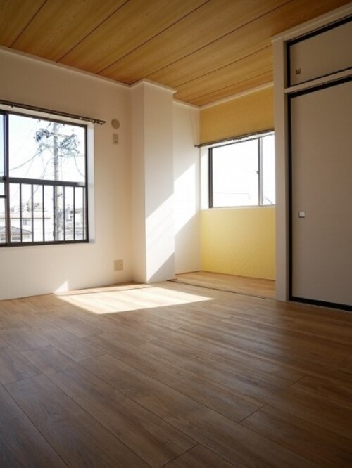 ポイントカラーで明るいお部屋