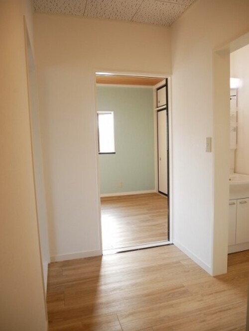 ポイントカラーで明るいお部屋