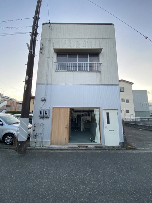 リノベーション前の建物を生かした外観塗装