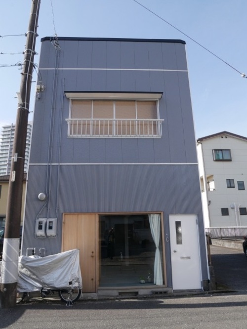 リノベーション前の建物を生かした外観塗装