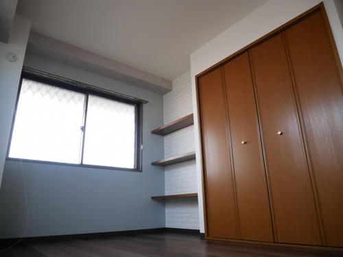 温かみもあり、シックな空間へ