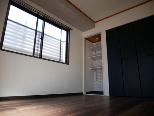 温かみもあり、シックな空間へ