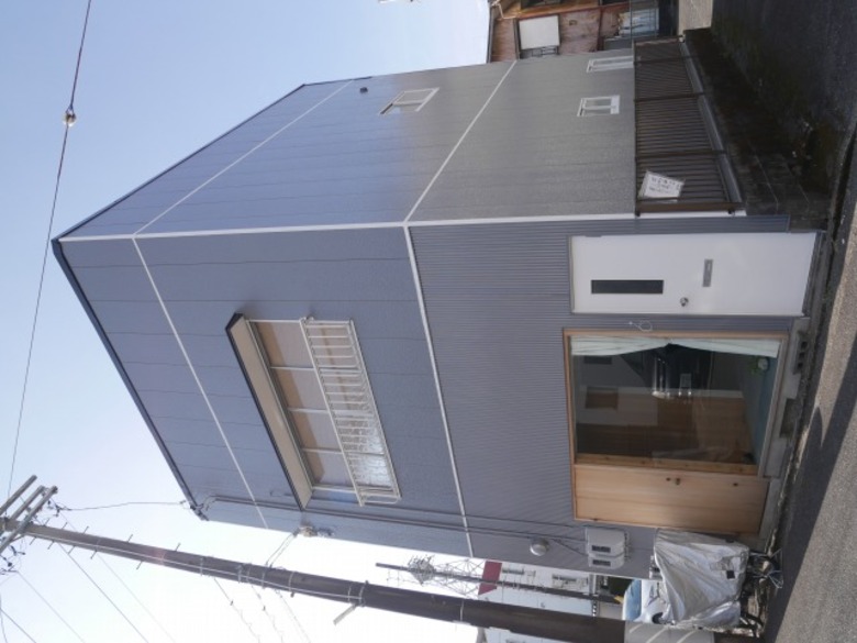 リノベーション前の建物を生かした外観塗装