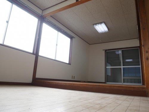 全体の色味を統一し、優しい雰囲気の内装へ