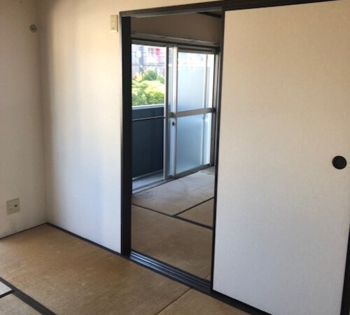 和室を2部屋とも洋室に!爽やかな雰囲気の2DK