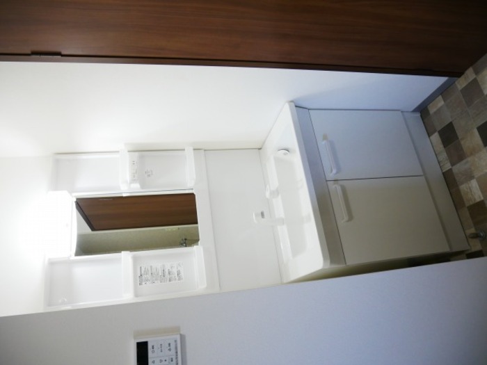 明るい光が差し込む2LDK