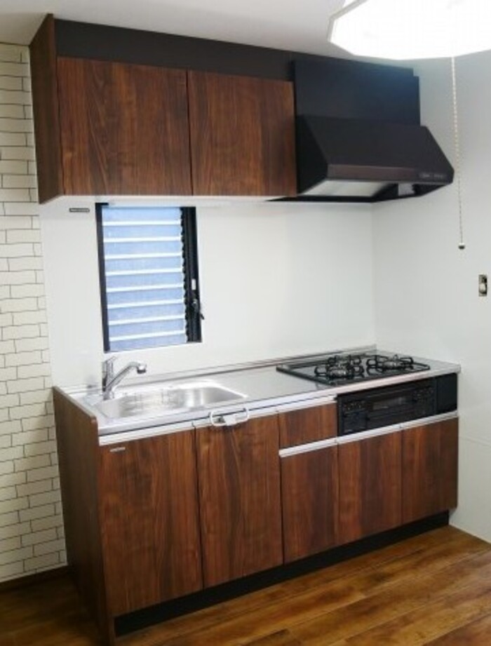 明るい光が差し込む2LDK