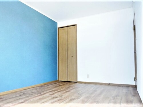 明るい光が差し込む2LDK