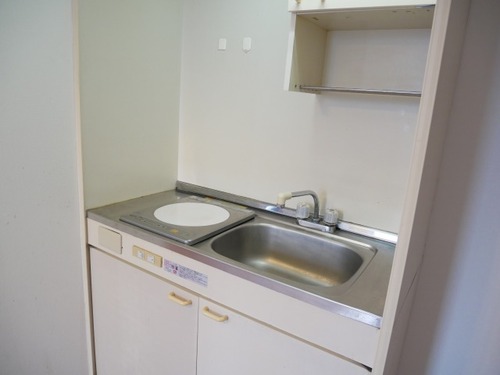 ロイヤルブルーが映えるお洒落な部屋