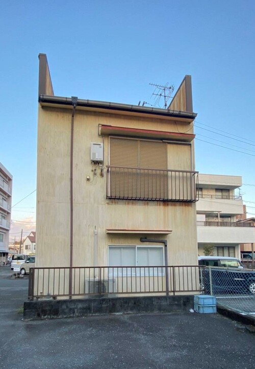 リノベーション前の建物を生かした外観塗装