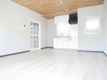 白を基調とした広々リビングに♪